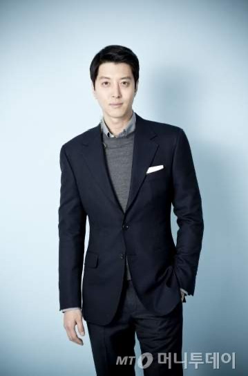 이동건