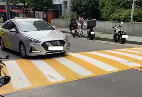 방지턱 넘을 때 쇼바 소리