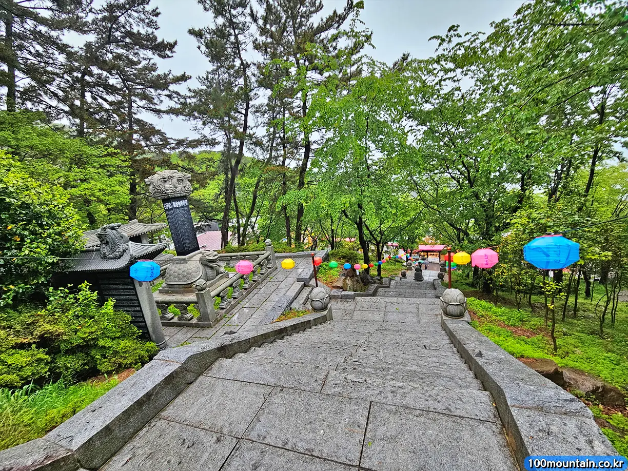 매표소로 내려가는 길