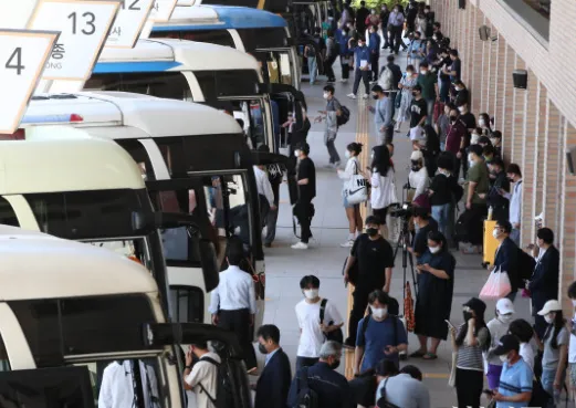 버스승강장-승객사진