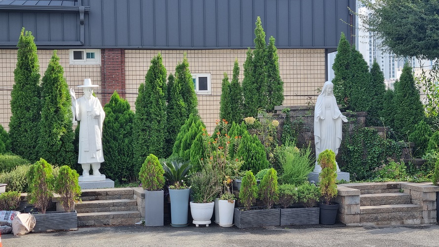 부산 사진대건성당 성모상, 성 김대건 안드레아 상