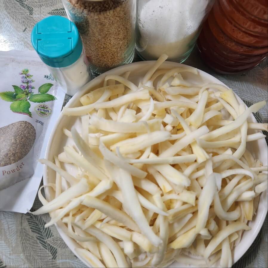 도라지나물볶음 도라지무침 고사리볶음 도라지나물 도라지보관법 도라지반찬 웰니스 오리도라지볶음 세트 영양성분 도라지 볶음 도라지 볶음 만드는 법 도라지 볶음 황금레시피 도라지 볶음 명절 차례상 나물 만들기 도라지 볶음 만드는 법 쓴맛없이 맛있게 도라지 볶음 쓴맛없이 맛있게~ 추석 나물 도라지볶음 쓴맛 제거법 쌉싸름한 도라지볶음 쓴맛 1도 없는 살캉살캉 도라지볶음 쌉싸름한 맛이 매력적인 도라지볶음 밥 반찬으로~ 도라지볶음 쓴맛없는 도라지볶음~ 빨간 도라지볶음매일반찬 몸에좋은 간단한 도라지볶음! 쓴맛없는 도라지볶음 만들기 도라지 쓴맛 제거 도라지볶음 만들기 도라지볶음 만물상 도라지볶음 들깨가루 도라지볶음 쓴맛 도라지볶음나물 도라지볶음 효능 도라지볶음 칼로리 도라지볶음 재료 이보은 도라지볶음 제사상 도라지볶음 제사나물 도라지볶음 알토란 도라지볶음 마른 도라지볶음