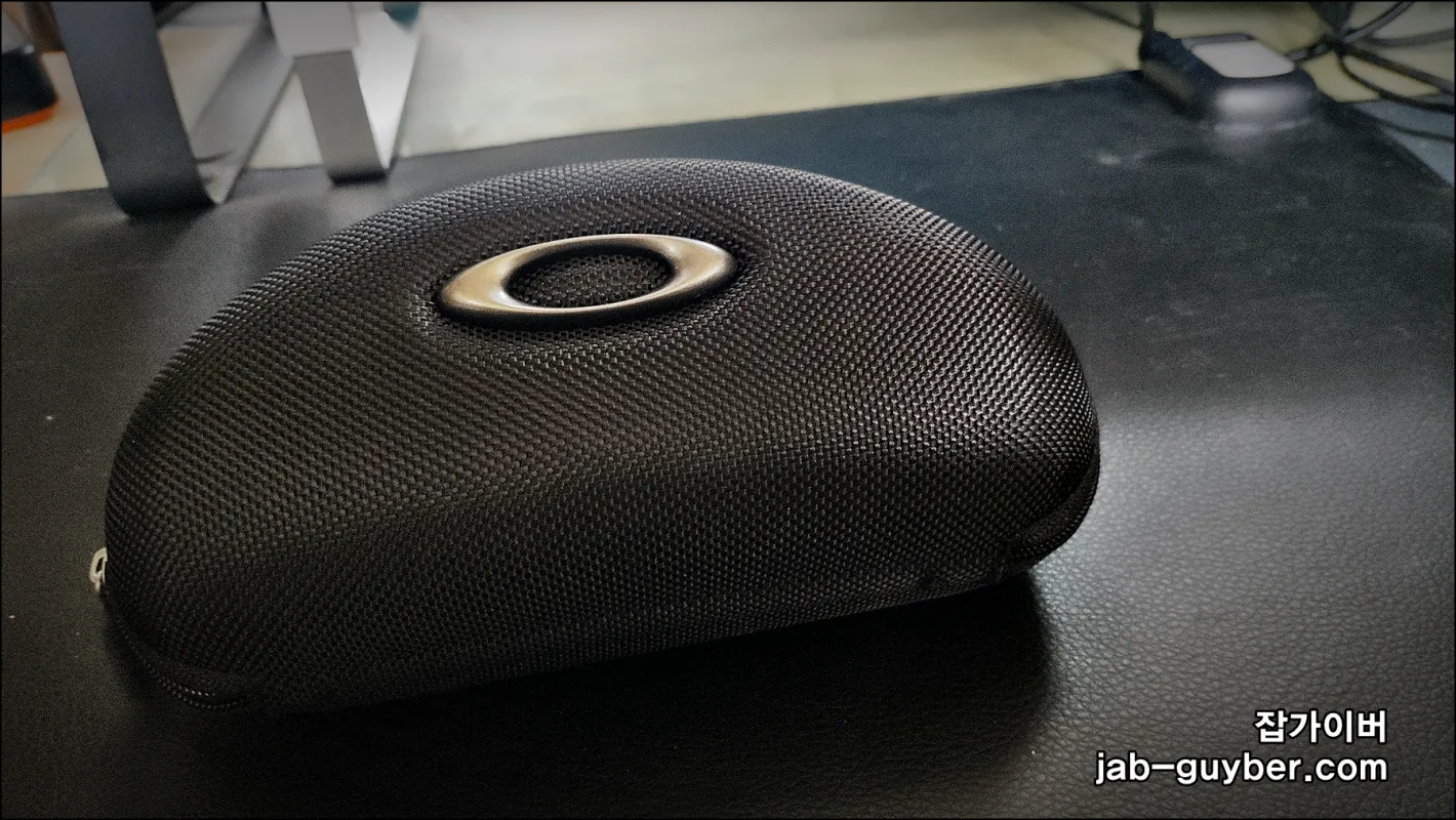 오클리 고글 하드 케이스 구성