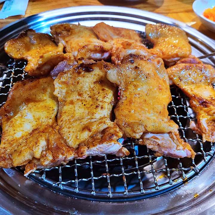백반기행 박은영 편 숯불 닭갈비 닭목살 닭발 비빔 막국수 묵밥 관악 신림 맛집 소개