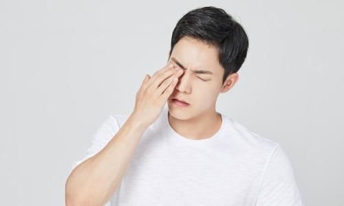 눈꺼풀이 떨리는 증상