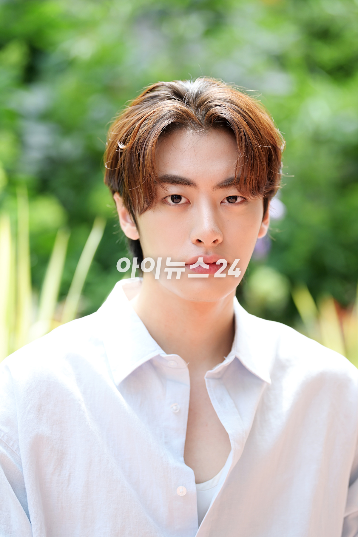 최근 종영한 KBS 2TV 월화드라마 &#39;어쩌다 마주친&#44; 그대&#39;에서 꿈 많은 음악소년 &#39;백희섭&#39; 역을 맡아 열연한 배우 이원정이 28일 서울 마포구 상수동 인근에서 진행된 조이뉴스24와의 인터뷰에 앞서 포즈를 취하고 있다. [사진=정소희 기자]