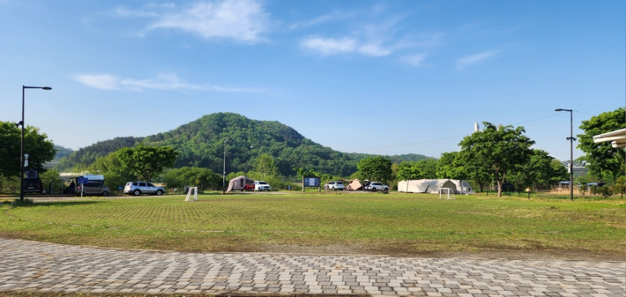 합강 오토캠핑장의 전경입니다.