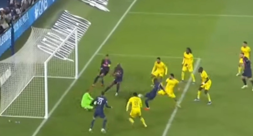 이강인 환상 프리킥