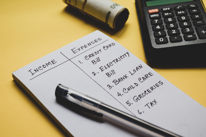 월간 수입과 지출 관리하기