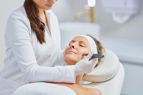 마이크로니들링(Microneedling)을 통한 흉터 관리