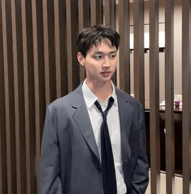 장동윤 모래에도 꽃이핀다 김백두 프로필