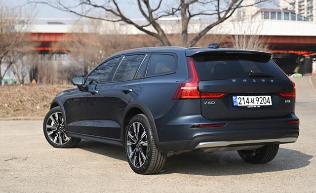 볼보 V60 크로스컨트리 얼티메이트