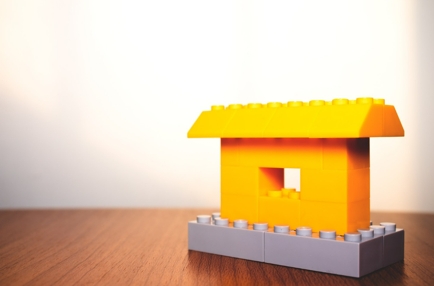 레고로 만든 집 이미지