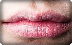 입술이 붓는 이유