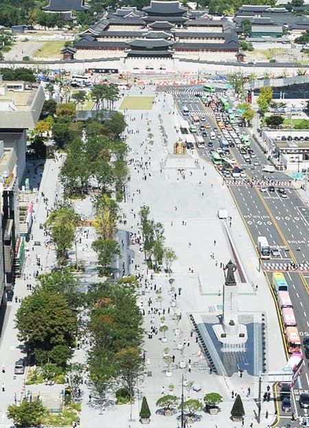 Gwanghwamun Square: The Must-Visit Landmark in Seoul!