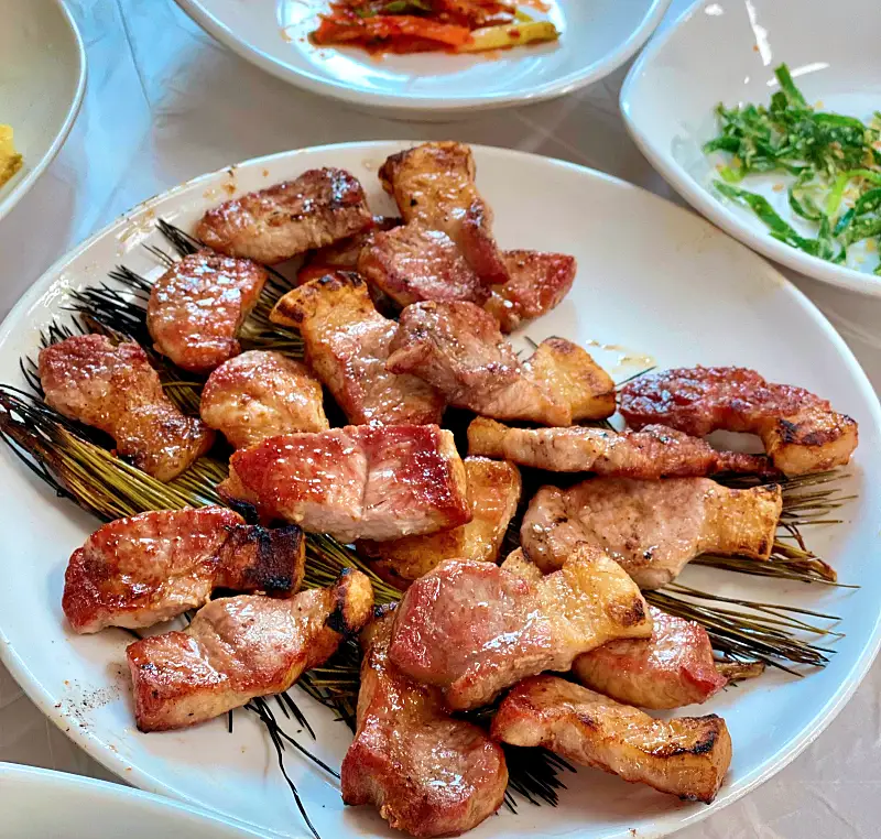 촬영 장소 미스터리의 사진 한 컷 경북 영주 봉화 솔잎 숯불구이 맛집, 풍기인삼엑스포, 전망대, 문화생활관 가볼만한 곳 추천
