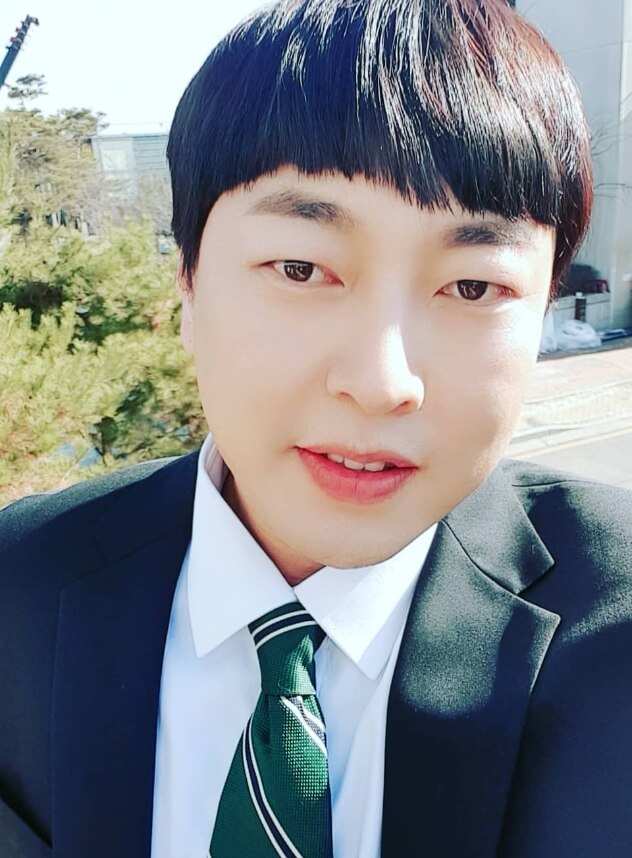 정장을입은-남성의모습