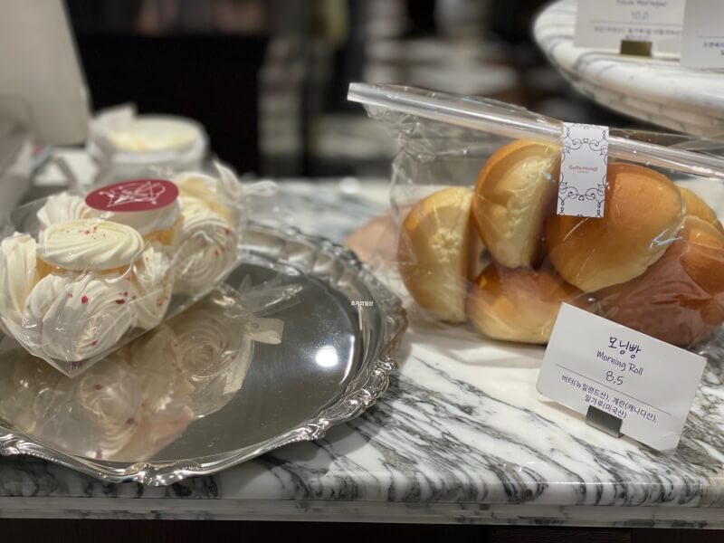 강남 압구정 이탈리안 디저트 카페 몬지 - 모닝빵