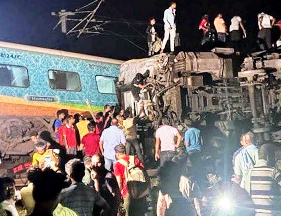 인도 발라소르 최악의 열차 충돌 사고