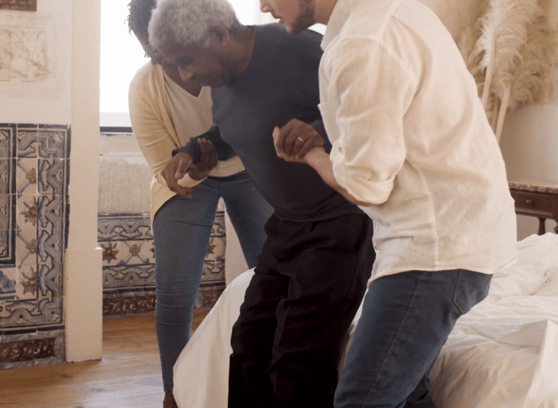 노인을 돕는 요양보호사