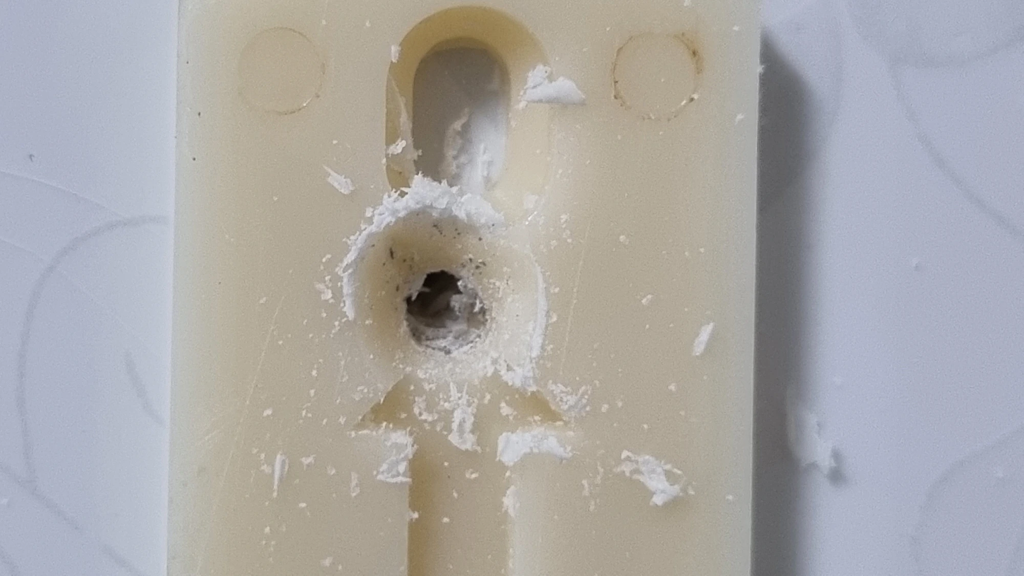 나사못 넓힌 모습