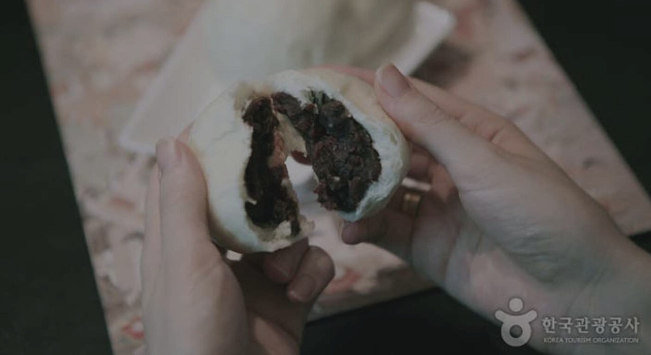 대구 가창찐빵거리에서 판매되는 다양한 찐빵들. [ⓒ대한민국 구석구석]