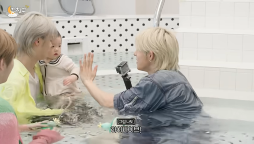 애기가 먹다 뱉는 거 자연스럽게 손으로 받는 남돌 | 인스티즈