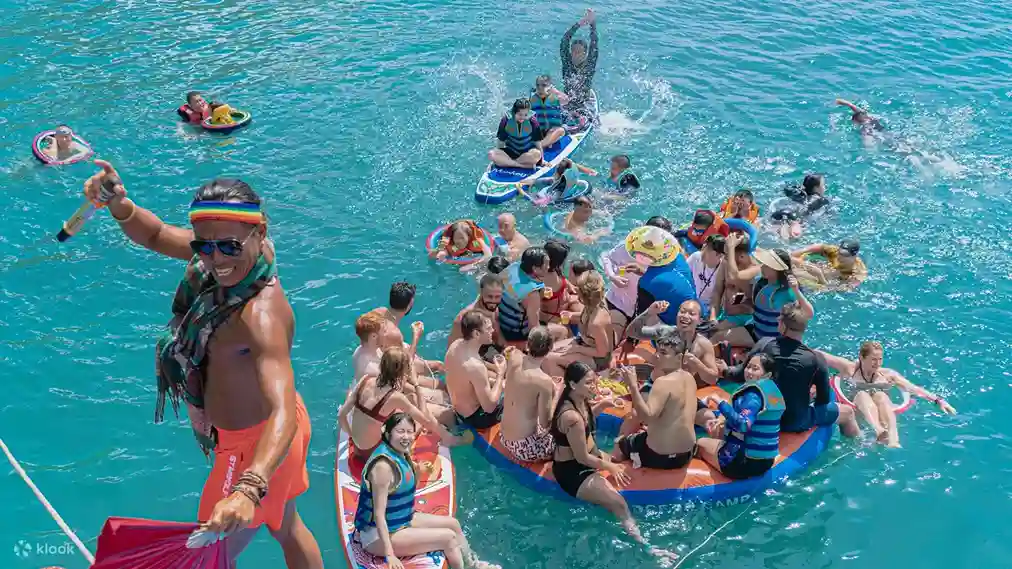 나트랑 플로팅 바 보트 파티 & 아일랜드 호핑 투어 바다 캠핑 파티