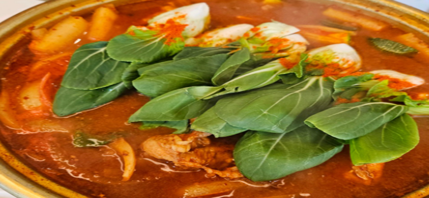 야채가 올라간 갈비만두전골ㄹ