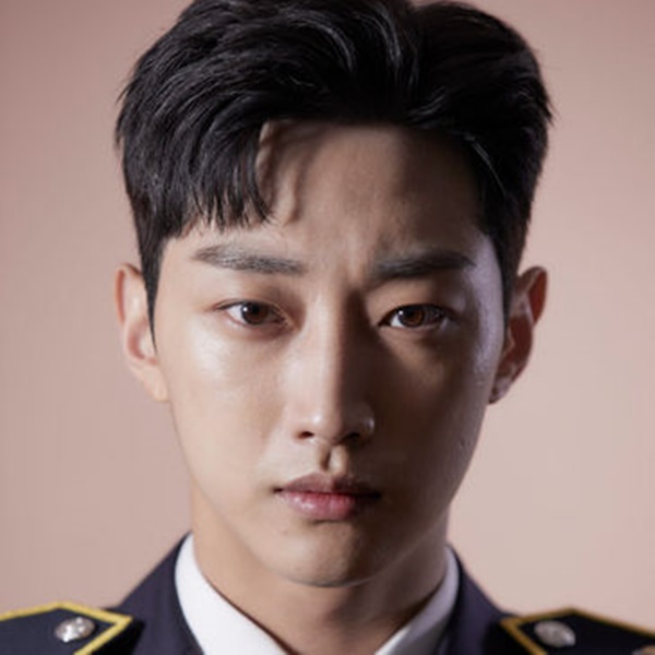 경찰수업 인물 관계도