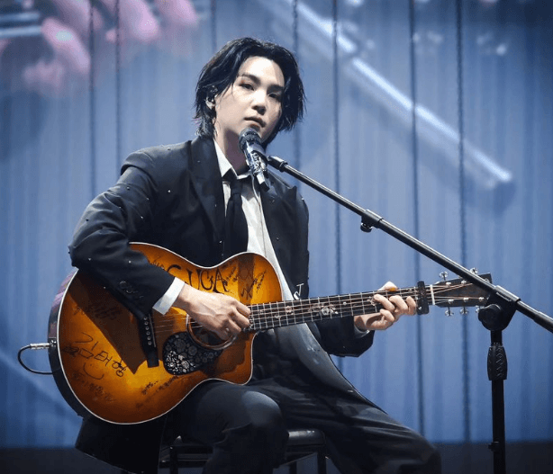 콘서트 중인 bts 슈가