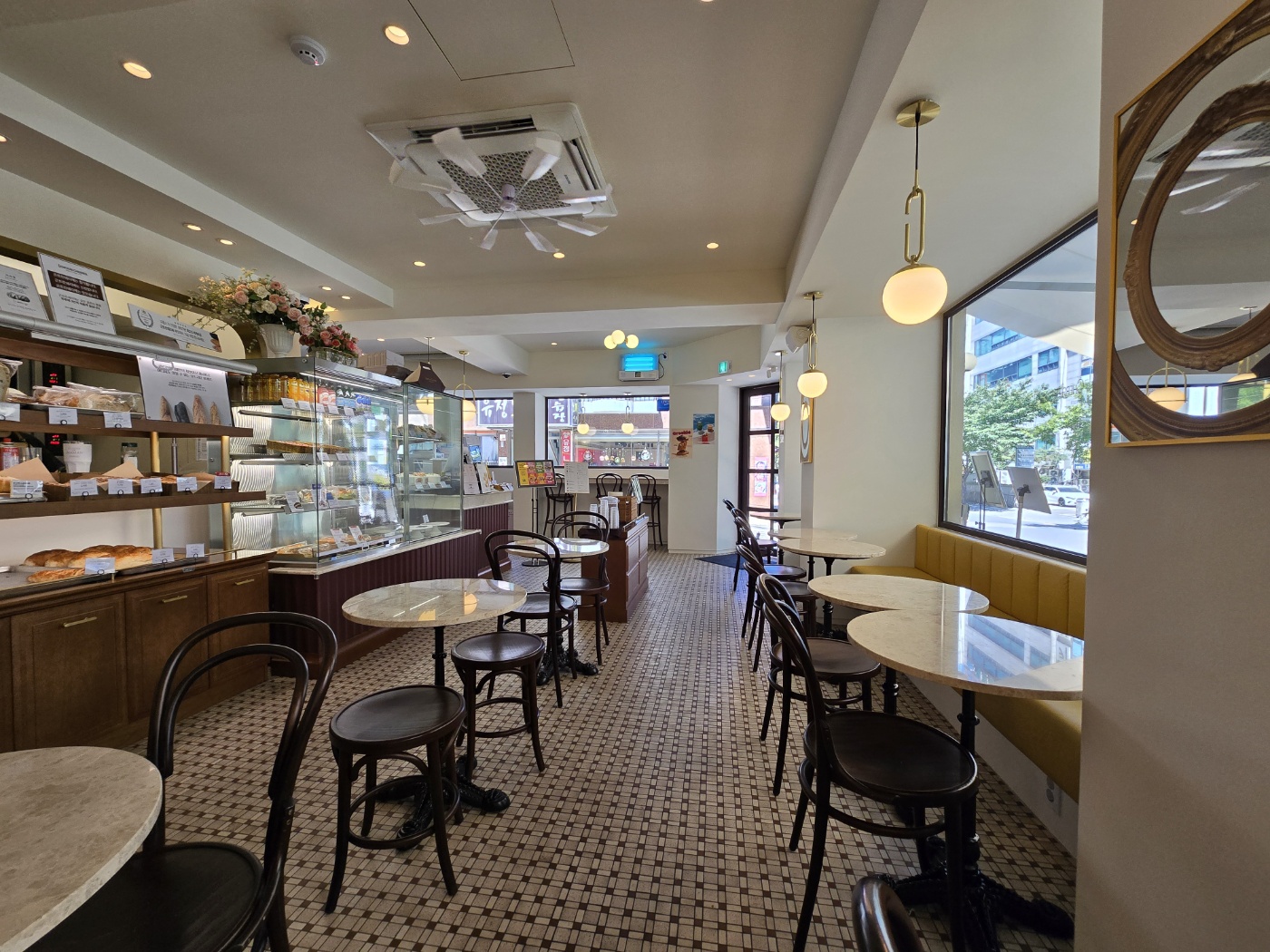 곤트란쉐리에 내부모습