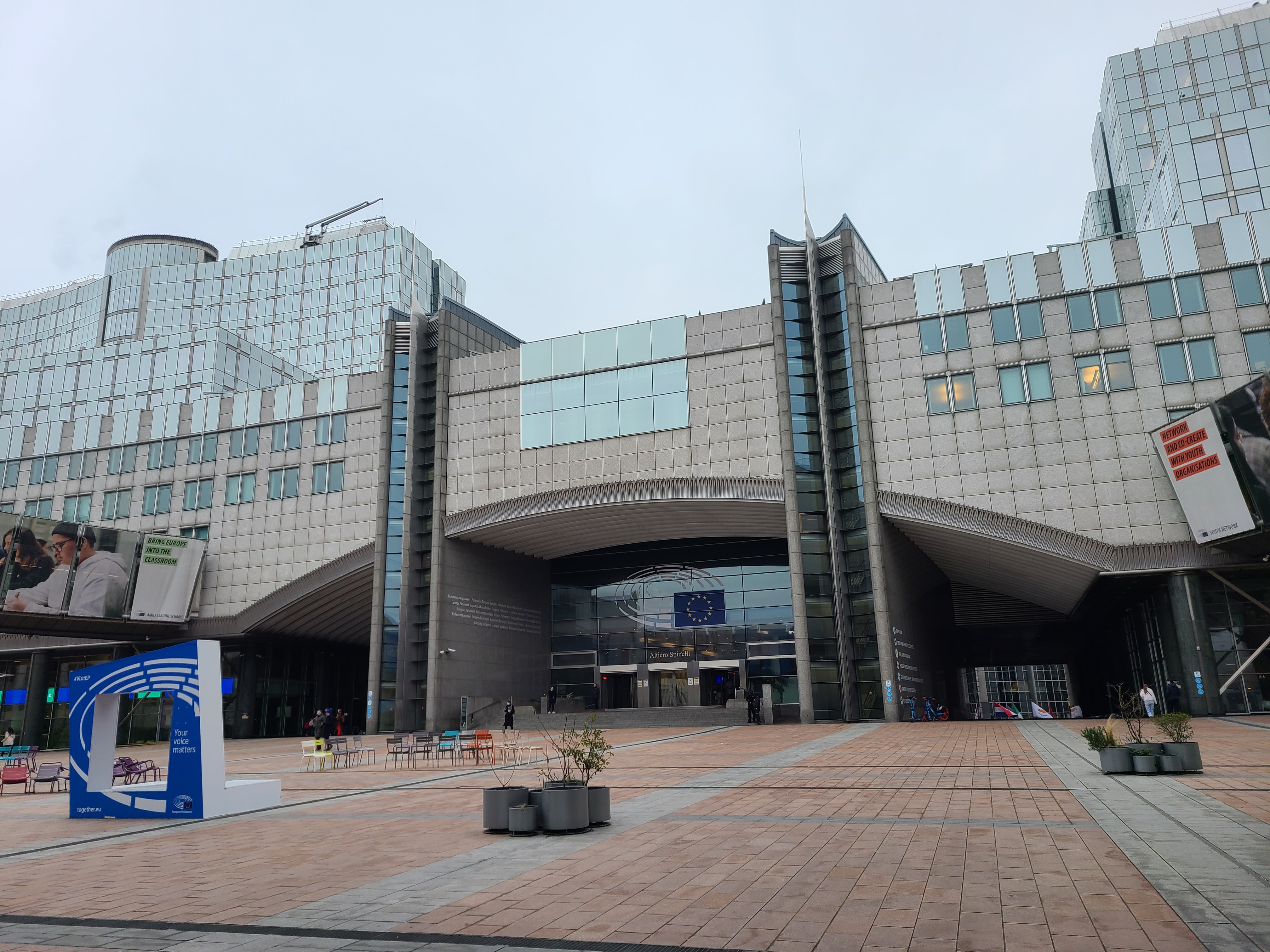 브뤼셀에 있는 유럽의회 건물입구