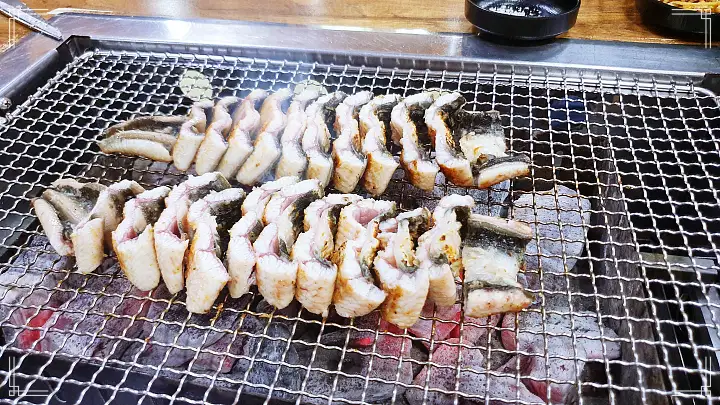 돈쭐내러왔습니다 짚불 볏짚 꼼장어 민물장어 삼겹살 먹방 보양식 김포 석모리 맛집 이영자 김희재 방송 소개