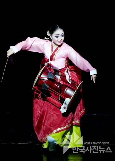 무용수 임미례가 추는 장구춤