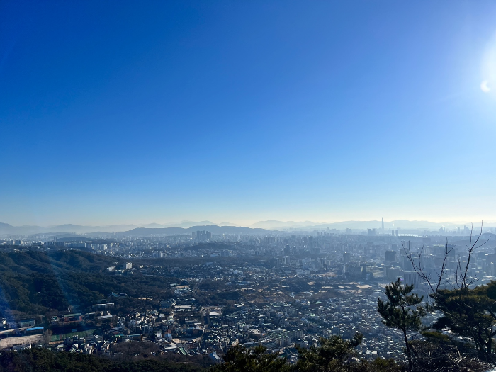 정상에서 바라본 서울 시내