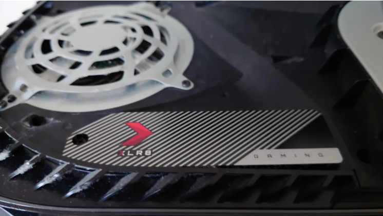 독립형 방열판을 갖춘 최고의 PS5용 SSD PNY XLR8 게이밍 키트