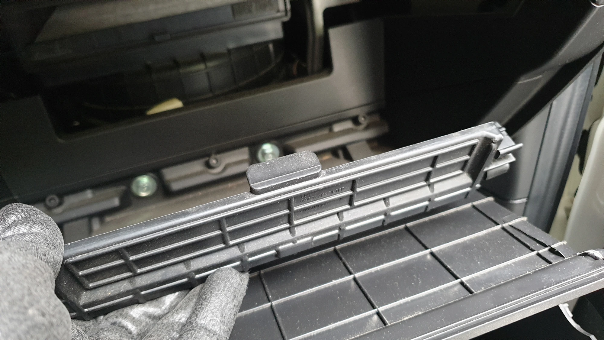 실내공기필터 덮게 끼우는 방향