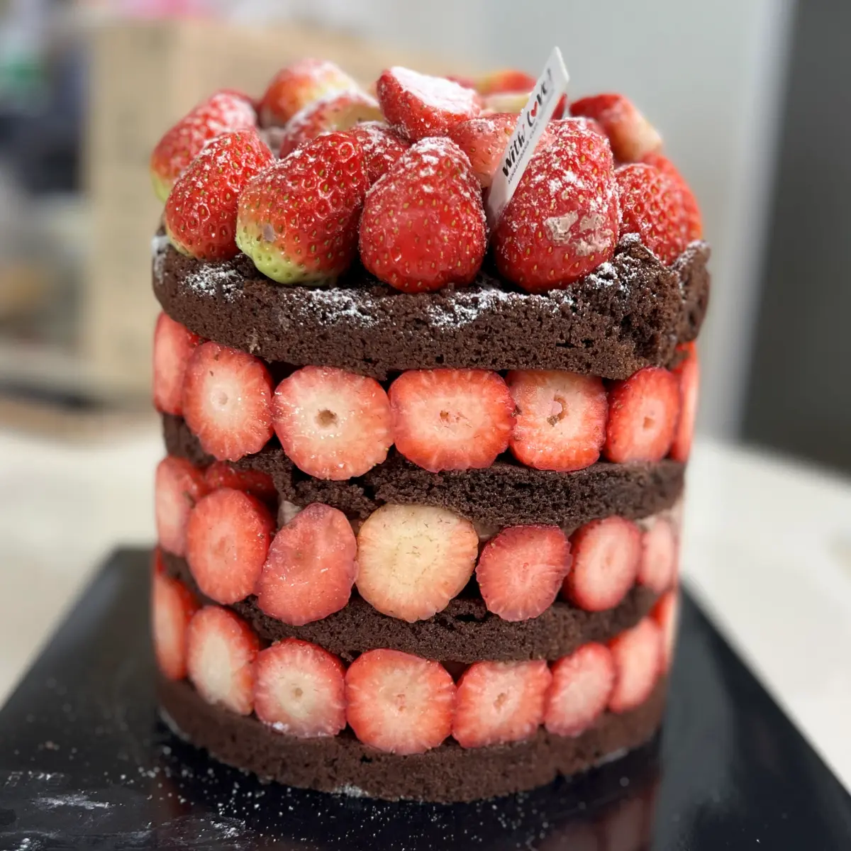 대전-빵지순례-성심당-부띠끄-딸기시루-막내-케이크-띠-필름-제거