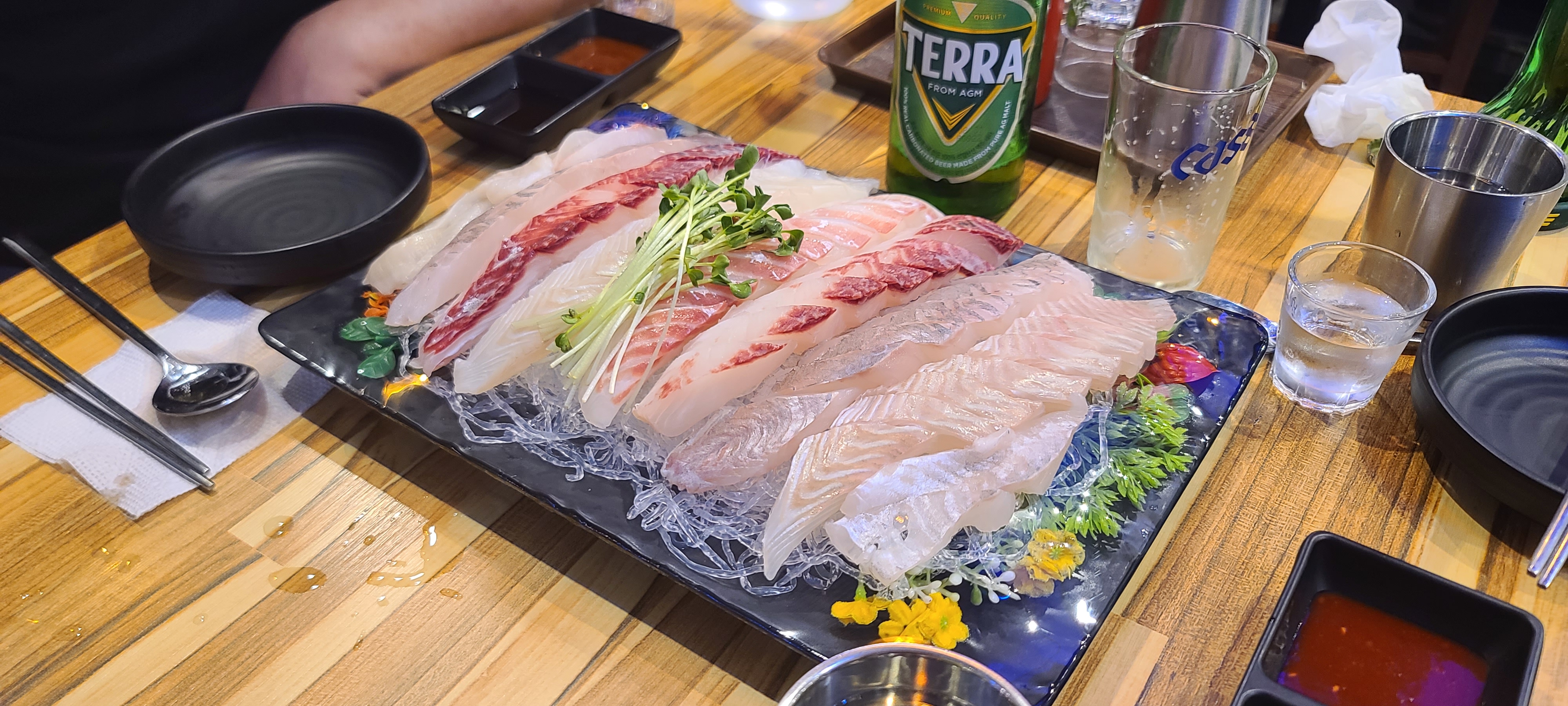 낚시꾼 김춘복의 도시어부 송도점 인천맛집 송도맛집 외부 활어회전문점 내부 수산문제작소 어부세트2
