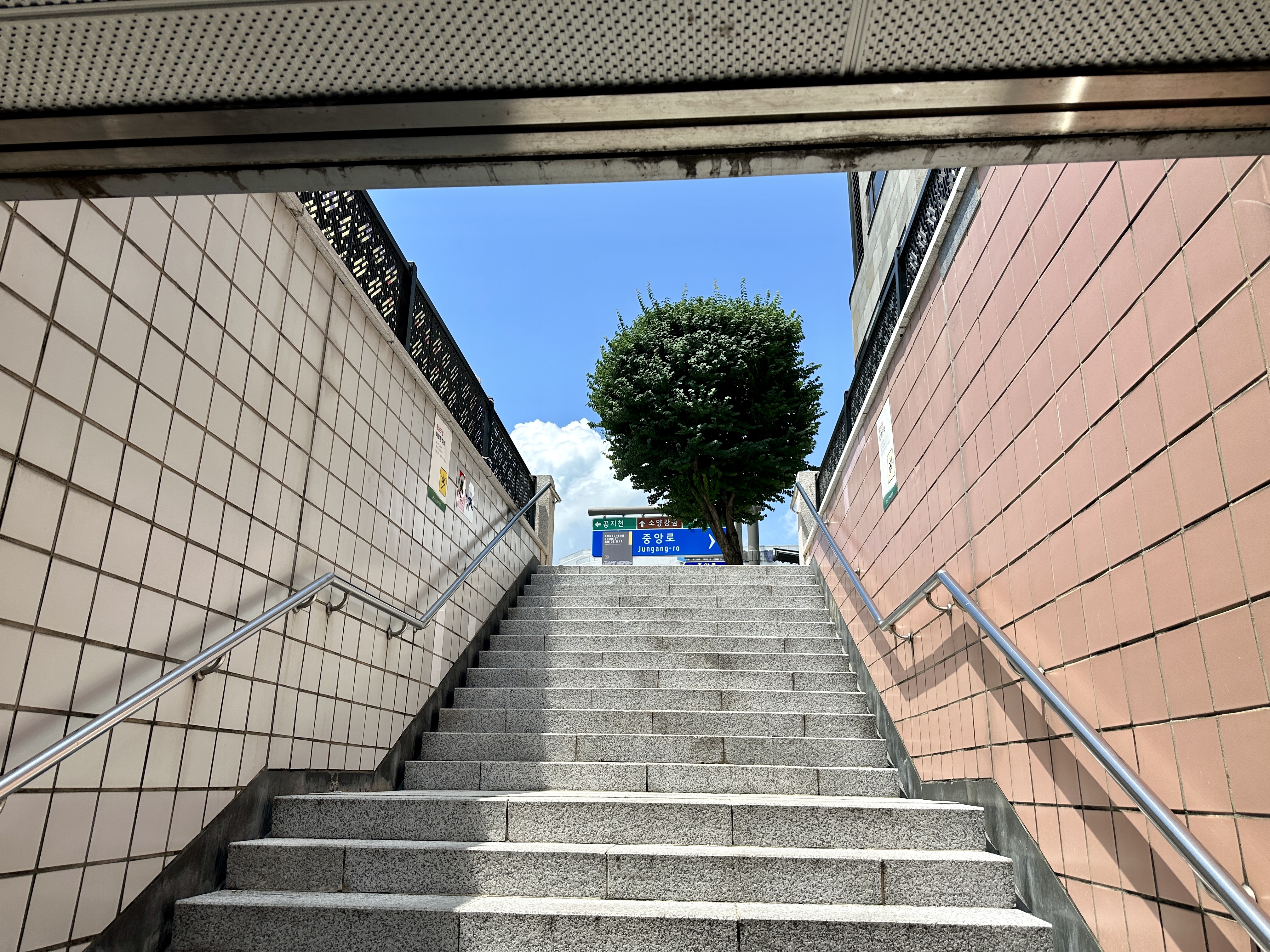 춘천 명동 지하상가 올라가는길