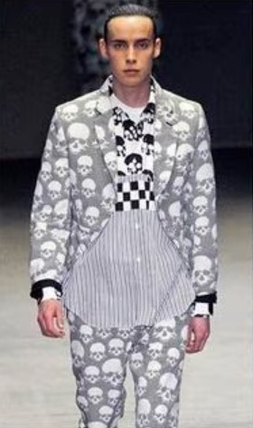 해골프린트 남성복들 화보2