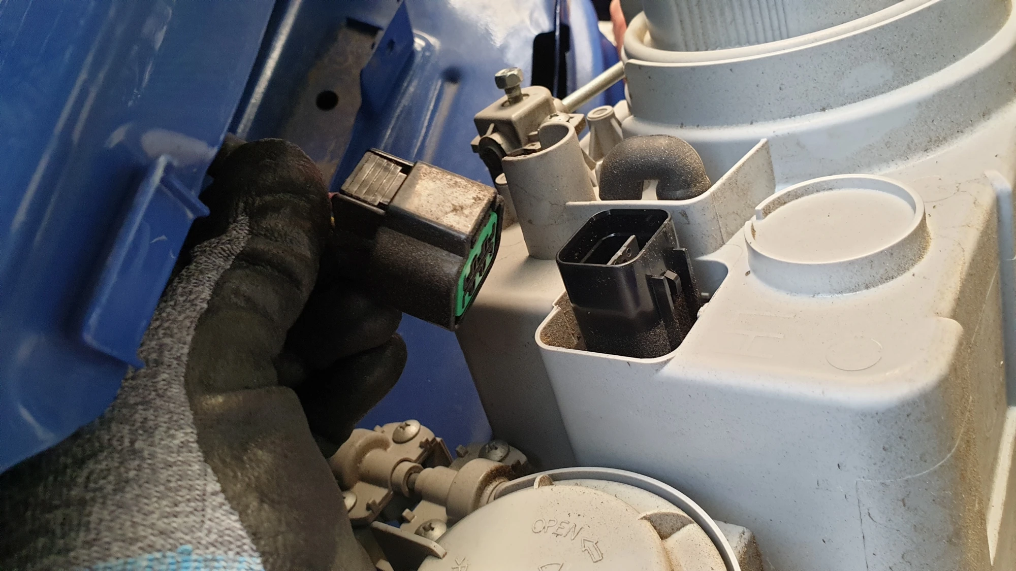 헤드라이트 본체 탈거 완료 모습