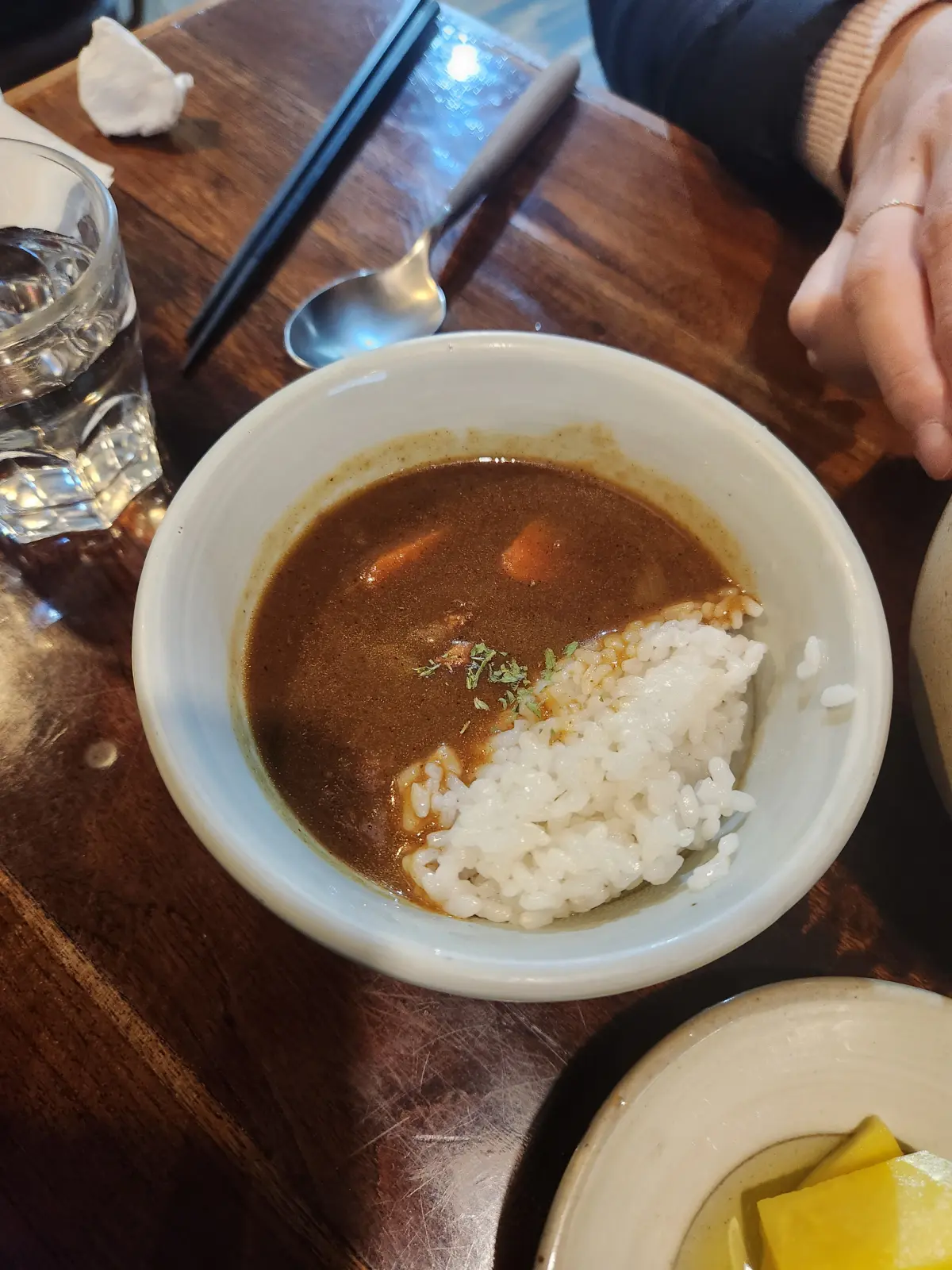 서울-종로-서촌-경복궁역-맛집-덕이나루-세트메뉴-주문시-제공되는-미니카레-밥