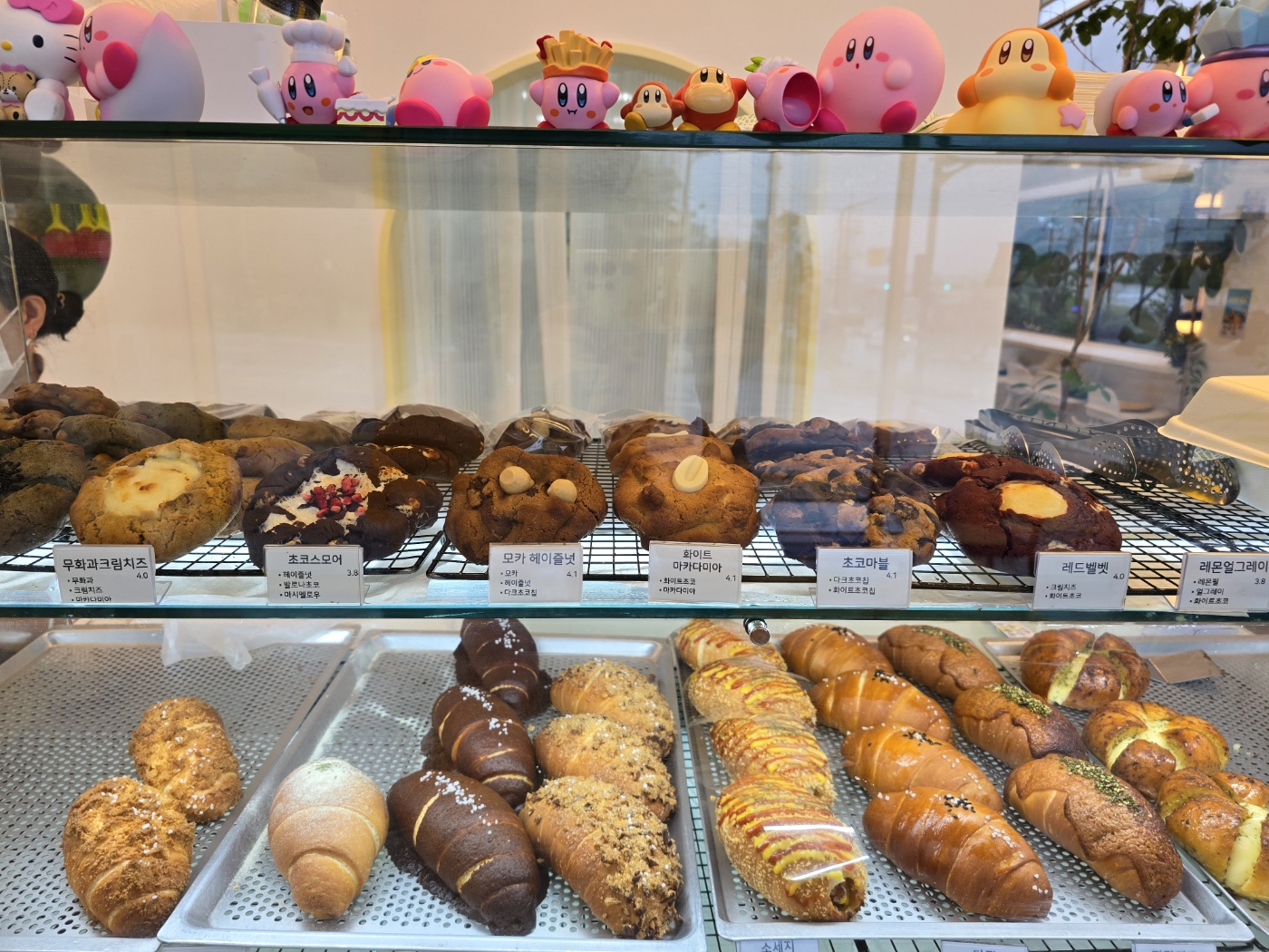 빵과 쿠키종류가 아주많아요