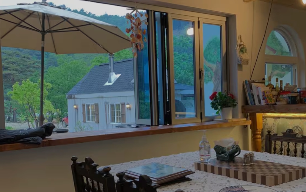 남겨서뭐하게 강릉 밥주는 민박집 - 노닐다B&amp;B 바베큐 펜션 예약&middot;가격&middot;후기