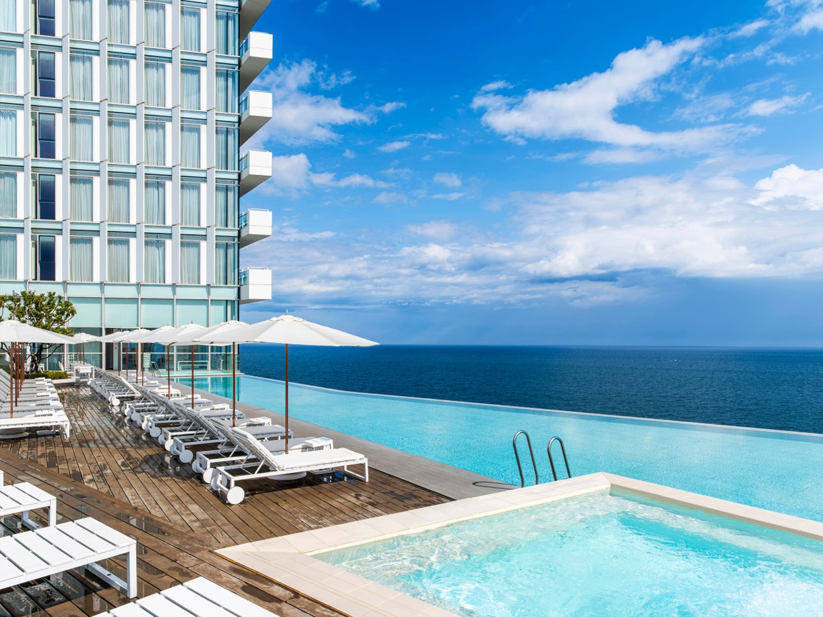 물놀이와 휴식을 한 공간에서 즐기는 수영장