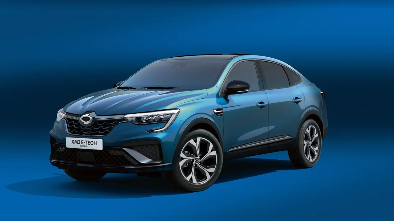 파란색 XM3 E-TECH 하이브리드 외관