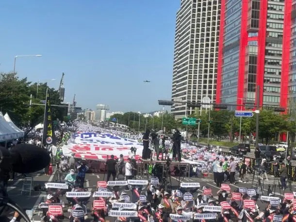 의협, 의학회, 전의교협, 전의비는 16일에 정부와의 대화를 통해 3가지 대정부 요구사항을 발표하였다.