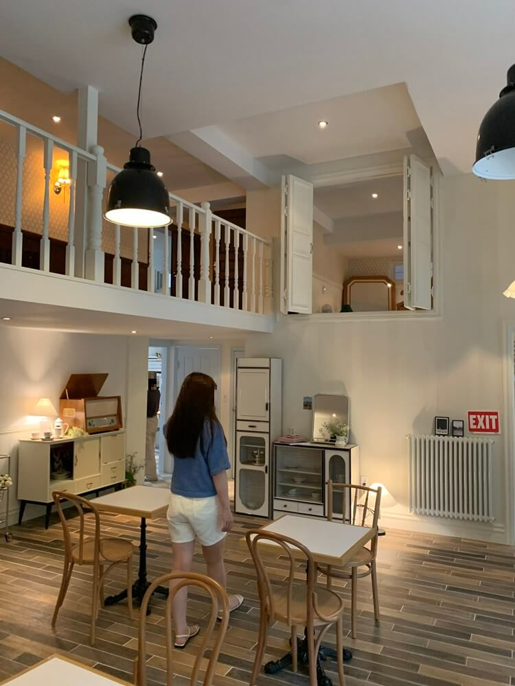 내부 인테리어 및 자리